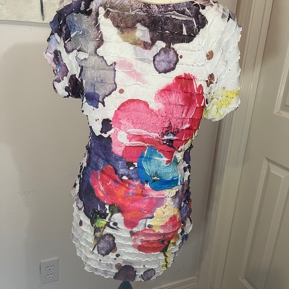 Water color floral spring fitted ruffle Blouse - Picture 2 of 4
